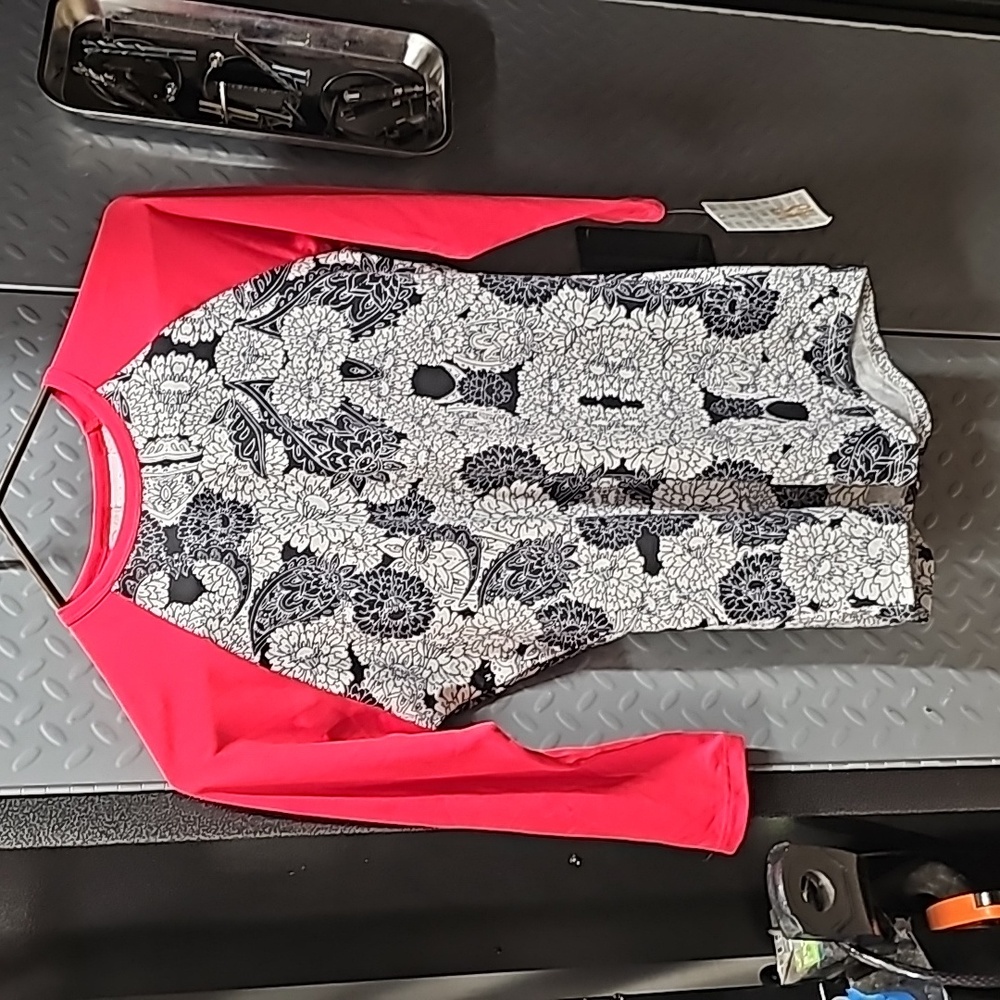 Lularoe randy red black white size s